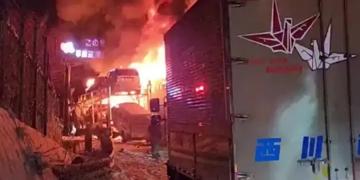 Multi-vehicle crash Kan-etsu Expressway