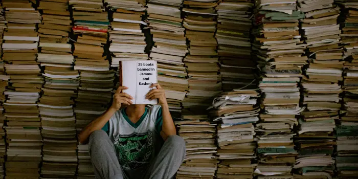 जम्मू-कश्मीर में 25 किताबों पर पाबंदी – स्कूल और पुस्तकालयों से हटाई गईं